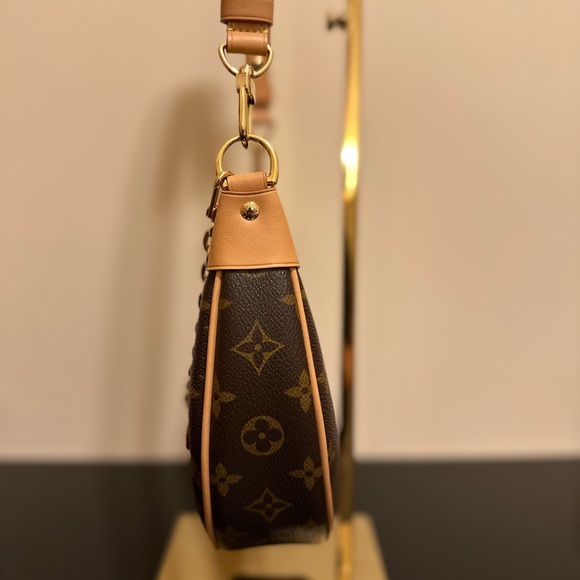 AUTHENTIC Louis Vuitton Loop Monogram Handbag - Picture 7 of 9